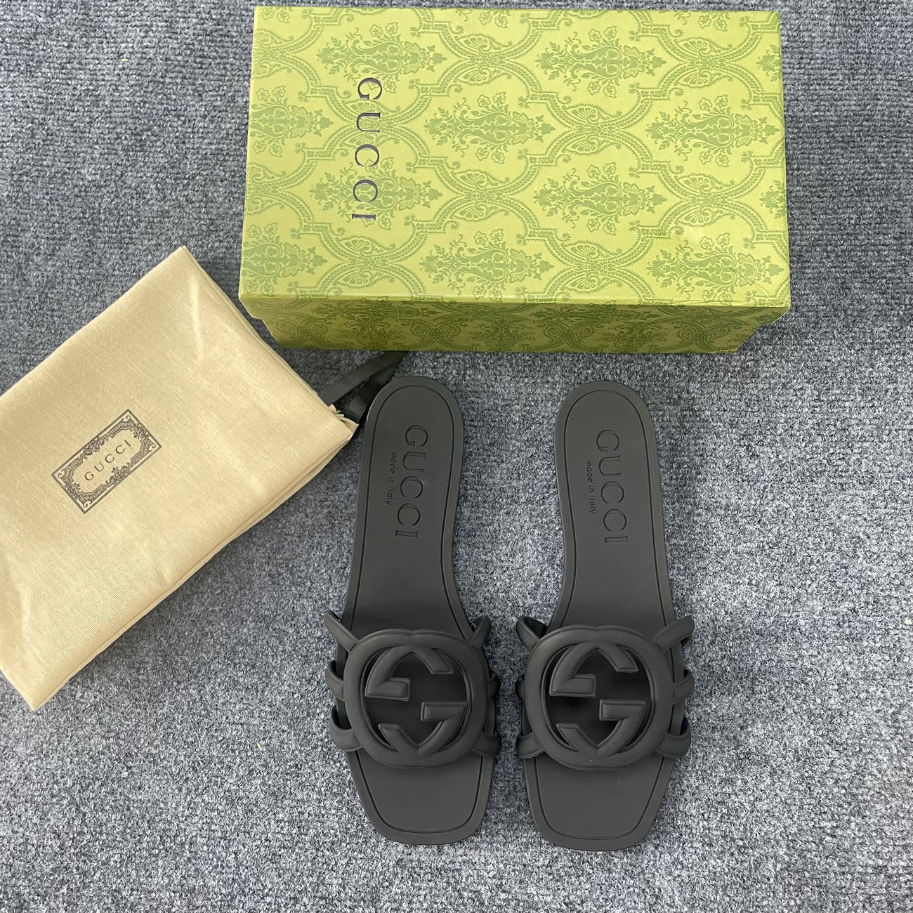 Gucci Interlocking G Flat Bottom Rubber Slipper (6) - newkick.vip